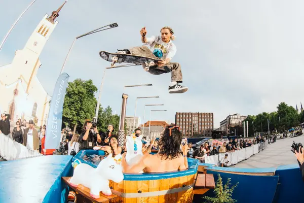 N_Dollins — Fotogrāfs, Rīga